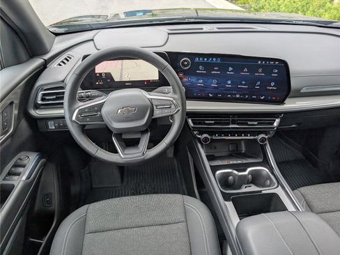 Used 2026 Chevrolet Traverse LT w/ Midnight/Sport Edition FWD image 18