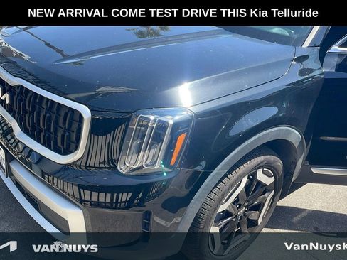 Used 2024 Kia Telluride EX w/ EX Captain's Chair Package FWD image 3