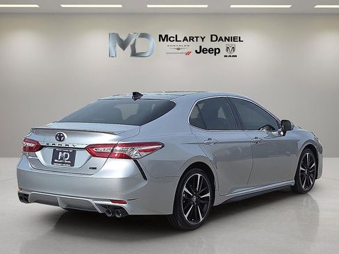 Used 2020 Toyota Camry XSE image 5