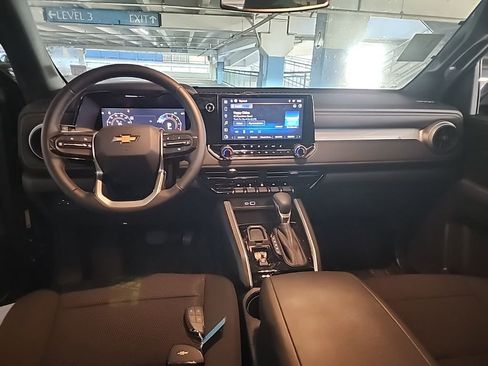 Used 2025 Chevrolet Colorado LT w/ Advanced Trailering Package image 5