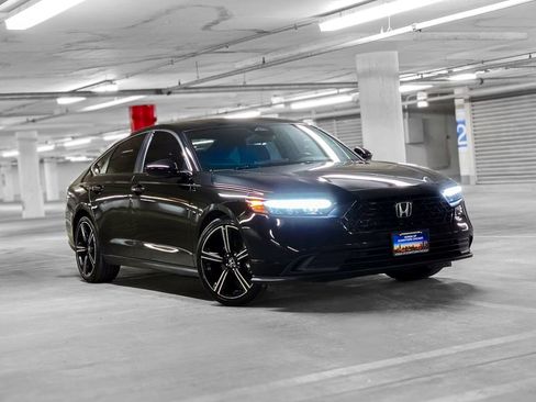 Used 2024 Honda Accord Sport image 4