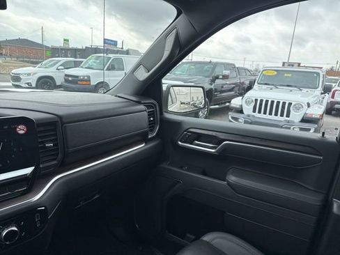Used 2025 GMC Sierra 1500 SLT image 23