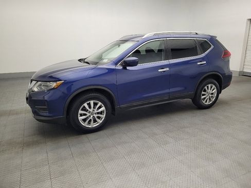Used 2020 Nissan Rogue SV image 2