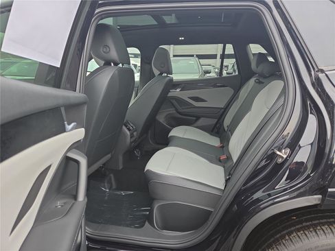 New 2026 Volkswagen Tiguan SE R-Line image 25