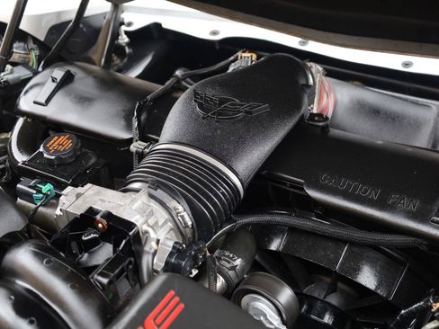 Used 2000 Chevrolet Corvette Coupe w/ Memory Pkg RWD image 18