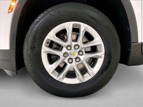 Used 2022 Chevrolet Traverse LS FWD image 10