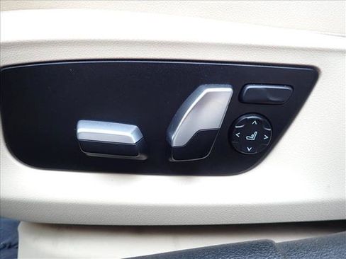 Used 2019 BMW 530e xDrive AWD/4WD image 11