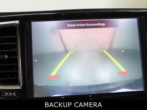 Used 2023 Chrysler Pacifica Touring-L image 18