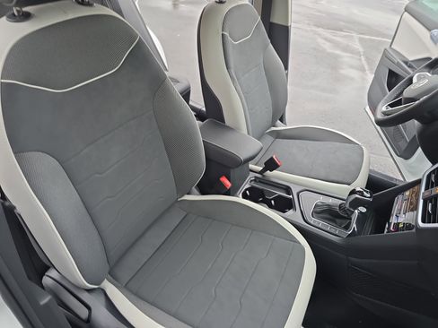New 2026 Volkswagen Taos SE FWD image 10