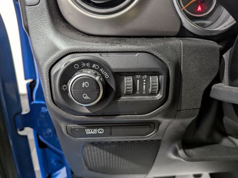 Used 2020 Jeep Gladiator Sport w/ Quick Order Package 24S AWD/4WD image 16