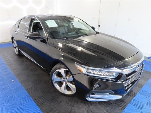 Used 2018 Honda Accord Touring image 9
