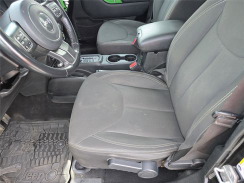 Used 2018 Jeep Wrangler Unlimited Sahara w/ Connectivity Group image 20