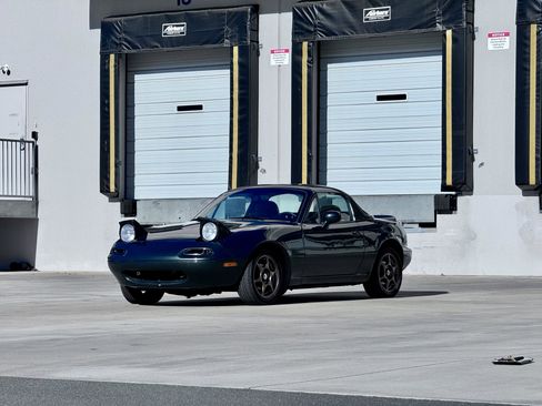 Used 1997 MAZDA MX-5 Miata image 1