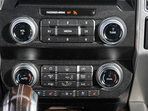 Used 2019 Ford F150 Limited image 40