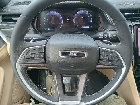 Used 2023 Jeep Grand Cherokee L Limited w/ Luxury Tech Group II AWD/4WD image 29