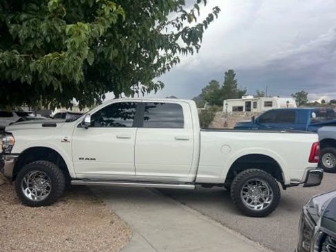 Used 2022 RAM 2500 Laramie AWD/4WD image 3