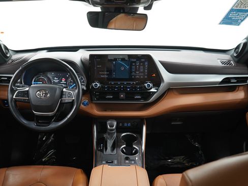 Used 2022 Toyota Highlander Platinum AWD/4WD image 14