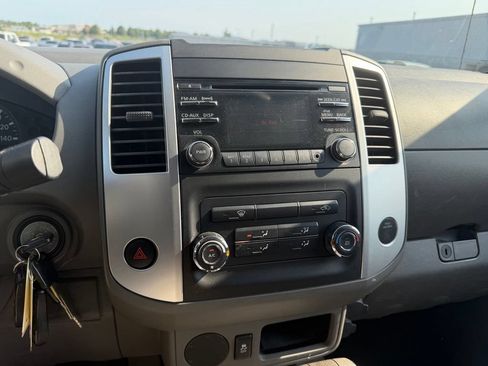 Used 2014 Nissan Frontier SV RWD image 3