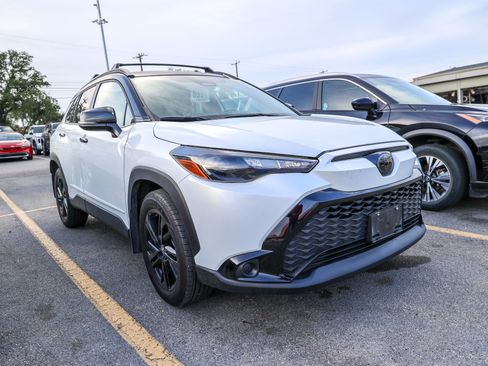 Used 2025 Toyota Corolla Cross AWD Hybrid image 6