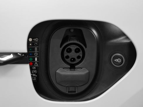 Used 2023 Porsche Taycan image 17