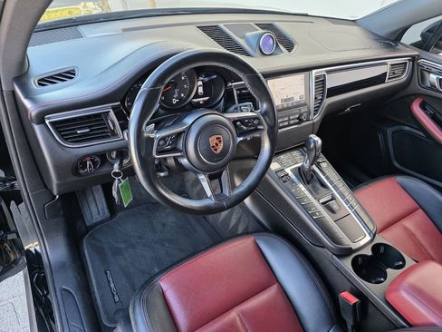Used 2018 Porsche Macan image 12
