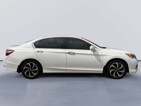 Used 2017 Honda Accord EX image 2