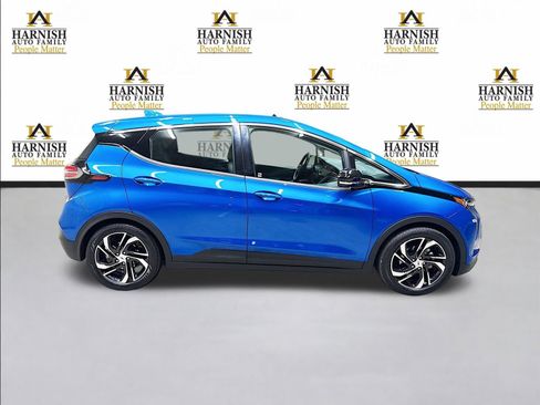 Used 2023 Chevrolet Bolt LT w/ Infotainment Package FWD image 5