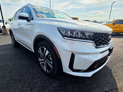 Used 2022 Kia Sorento EX w/ Panoramic Sunroof Package AWD/4WD image 14