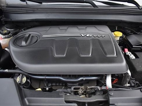 Used 2016 Jeep Cherokee Trailhawk w/ Comfort/Convenience Group image 38