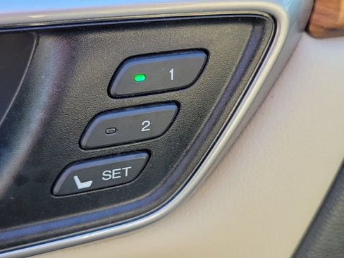 Used 2018 Honda CR-V Touring image 17