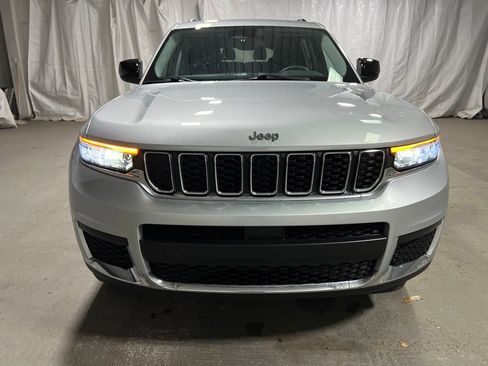 Used 2024 Jeep Grand Cherokee L Laredo RWD image 2