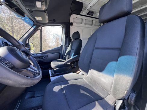 Used 2021 Mercedes-Benz Sprinter 2500 w/ Driver Convenience Package image 12