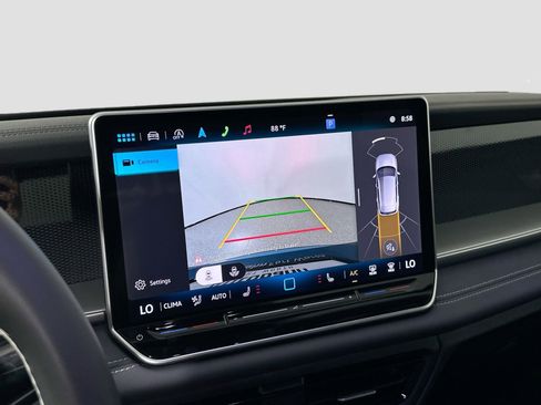 New 2025 Volkswagen Tiguan SE image 11