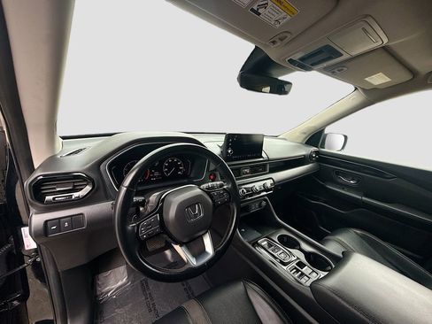 Used 2024 Honda Pilot Touring image 9