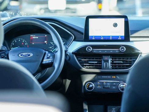 Used 2022 Ford Escape SE image 12