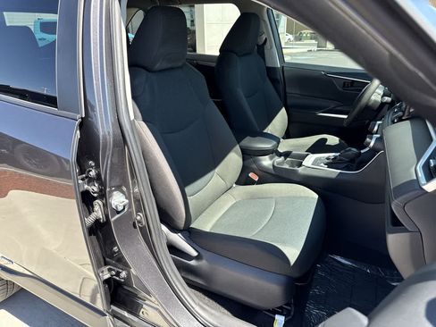 Used 2021 Toyota RAV4 LE w/ Carpet Mat Package (TMS) AWD/4WD image 14