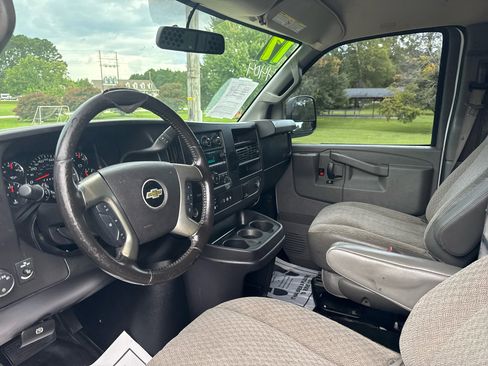 Used 2017 Chevrolet Express 2500 image 11