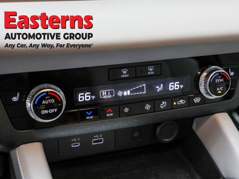 Used 2024 Mitsubishi Outlander SEL image 19