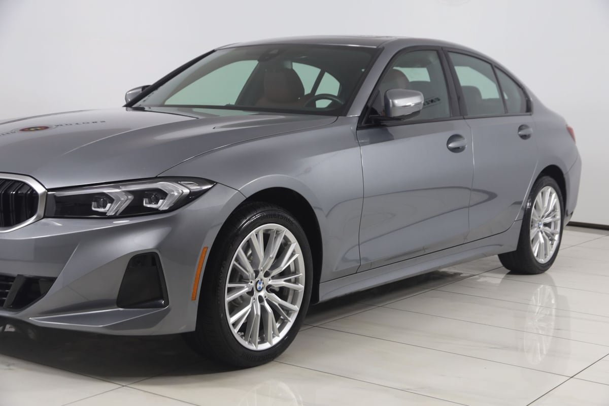 Used 2023 BMW 330i xDrive Sedan w/ Convenience Package AWD/4WD image 43
