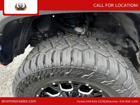 Used 2017 Toyota Tacoma TRD Off-Road AWD/4WD image 10