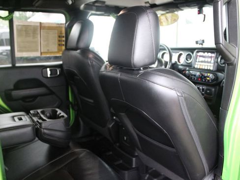 Used 2018 Jeep Wrangler Unlimited Sahara AWD/4WD image 30