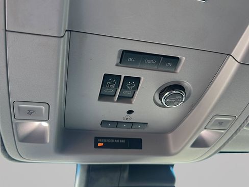 Used 2018 Chevrolet Tahoe LT image 18