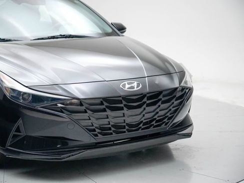 Used 2023 Hyundai Elantra SE image 10