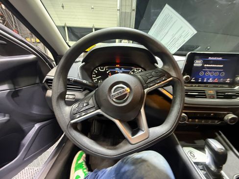 Used 2022 Nissan Altima 2.5 SV FWD image 9