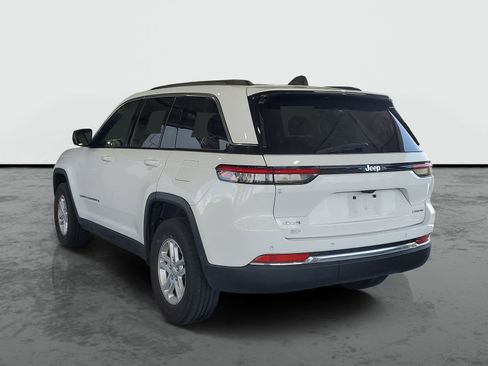 Used 2023 Jeep Grand Cherokee Laredo w/ Trailer Tow Prep Group (B) AWD/4WD image 3