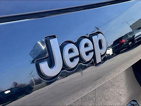 Used 2019 Jeep Cherokee Trailhawk w/ Comfort/Convenience Group image 9