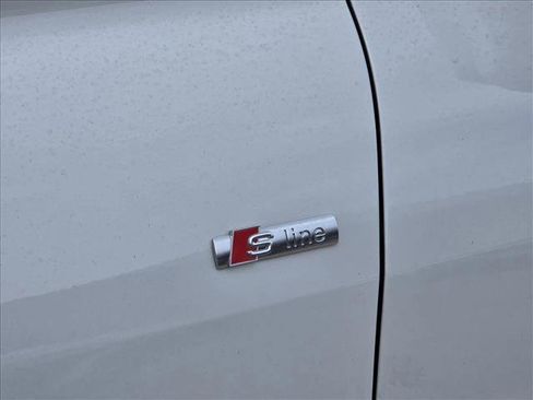 Certified 2024 Audi Q4 e-tron Prestige image 6