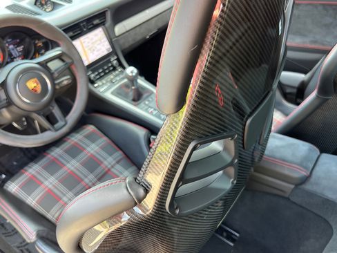 Used 2018 Porsche 911 GT3 RWD image 17