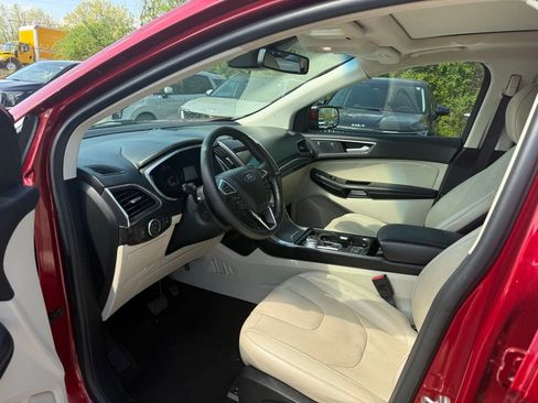 Used 2019 Ford Edge Titanium w/ Equipment Group 301A FWD image 8