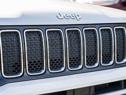 Used 2020 Jeep Renegade Latitude w/ UConnect 8.4 Nav Group image 19